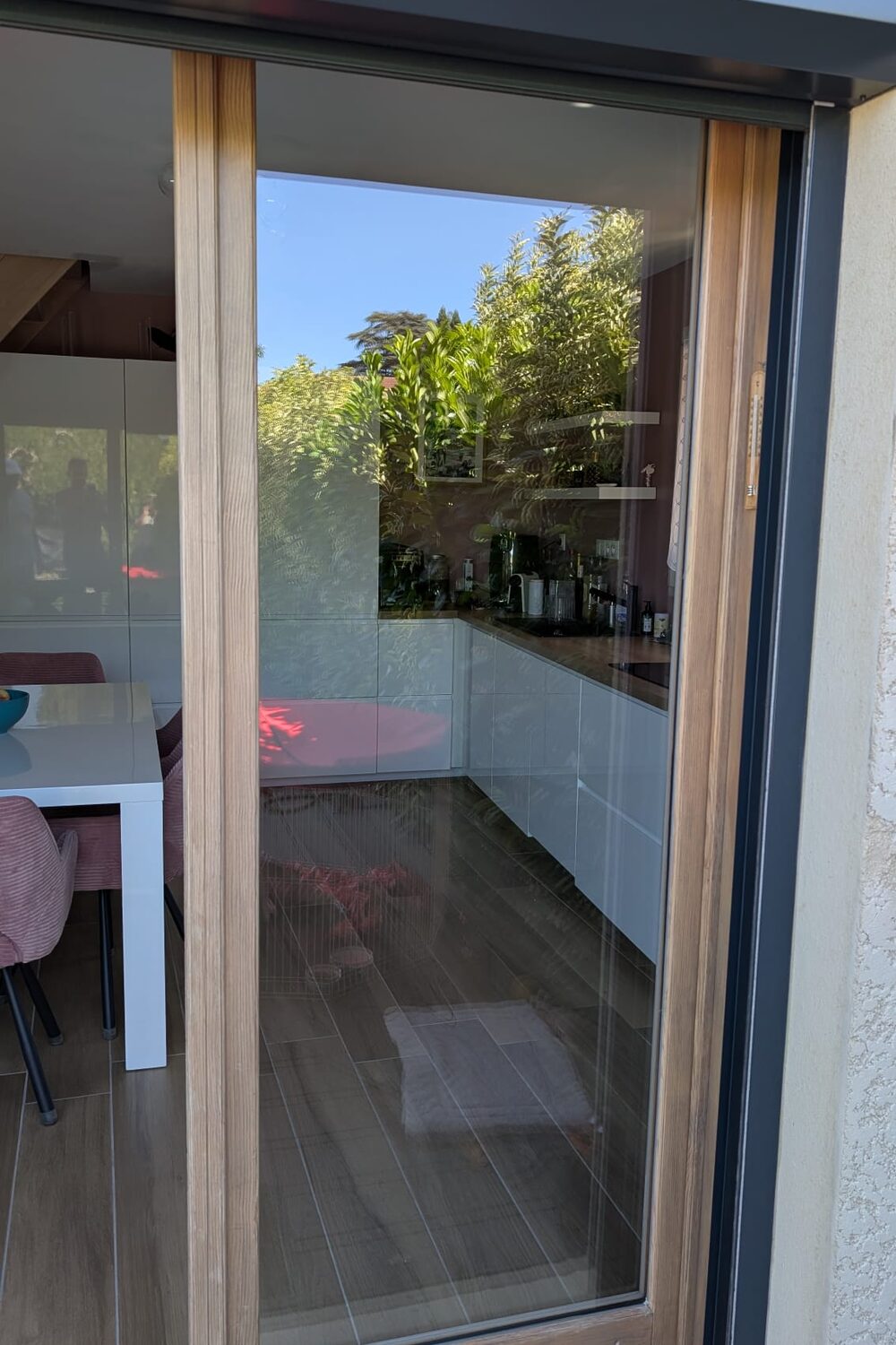 Après le passage de Vitrexpert : porte-fenêtre parfaitement transparente, sans traces